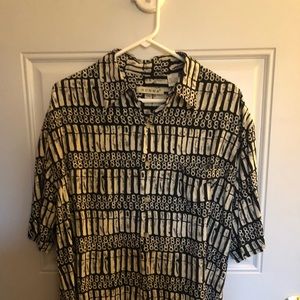 Men’s shirt size (L)